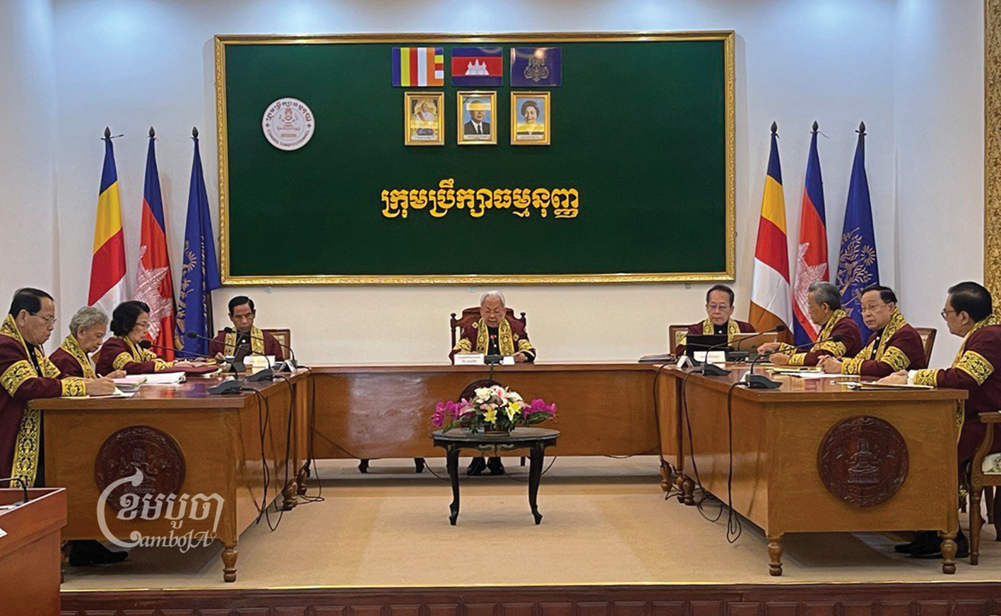 Constitutional Council president Im Chhum Lim, also a CPP Central Committee member, leads a meeting on Thursday deciding the fate of the leading opposition Candlelight Party’s registration for the July elections. (CamboJA/Khuon Narim)